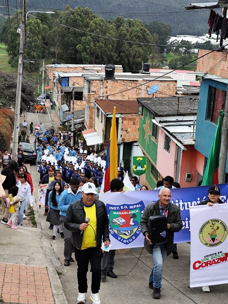 Campaña de aseo y caminata urbana pedagógica ambiental