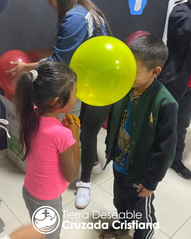 Temporada navideña 2024: entrega de regalos a los niños de la Fundación